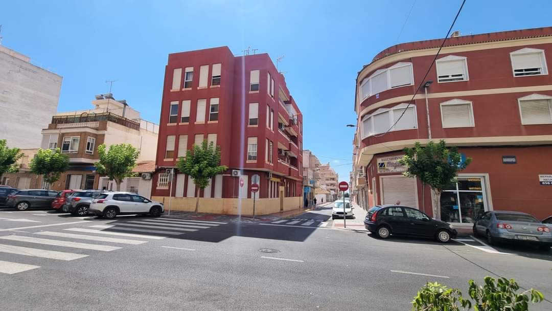 Parduodamas 3- miegamųjų butas su terasa, Torrevieja