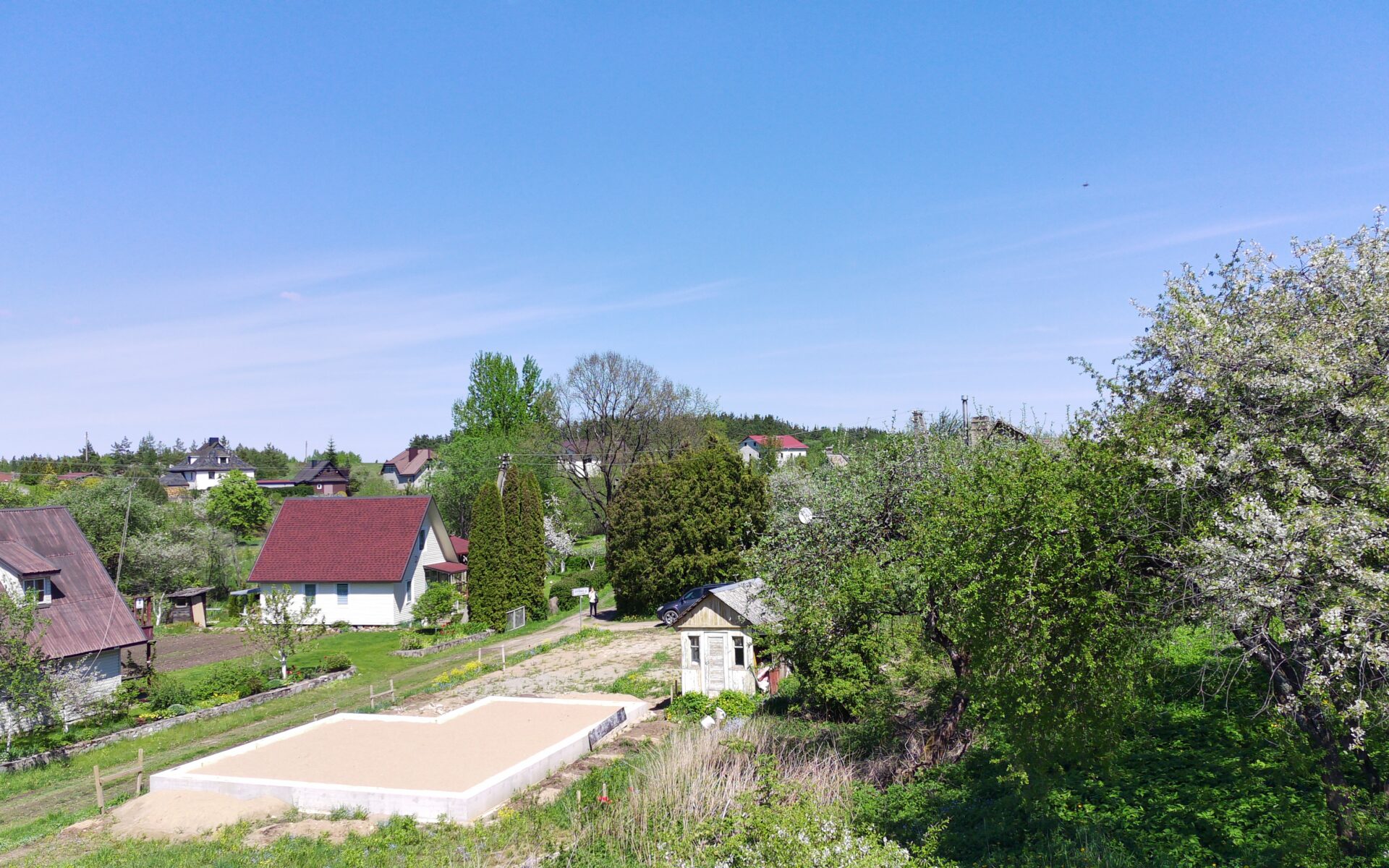 Sklypas Trakuose su pamatais ir elektra