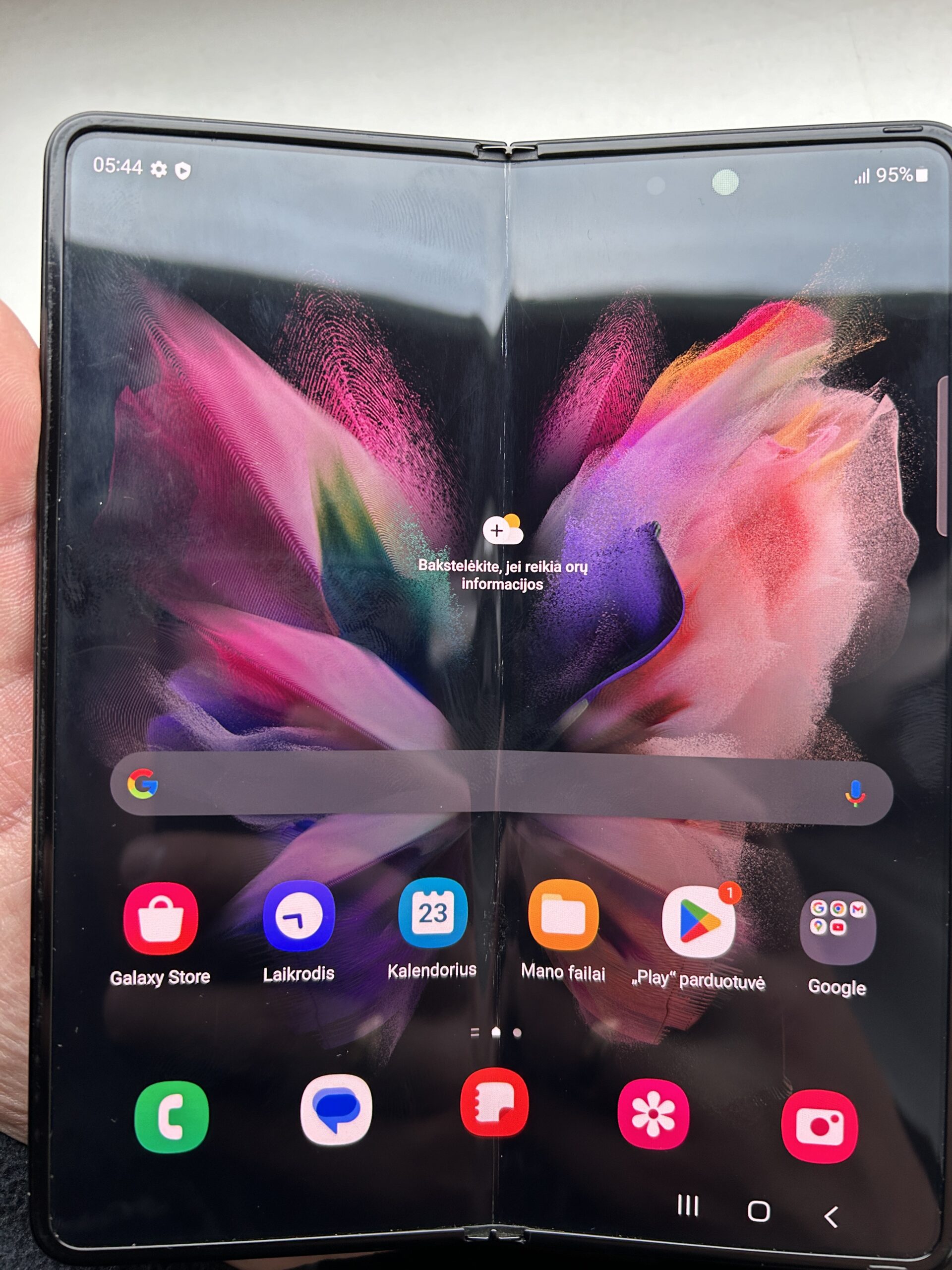 Samsung Galaxy Z Fold 3