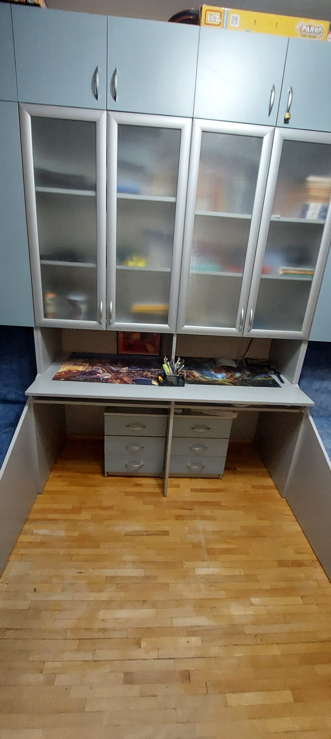 Vaikiškas lovų – sekcijos – spintos – stalai komplektas