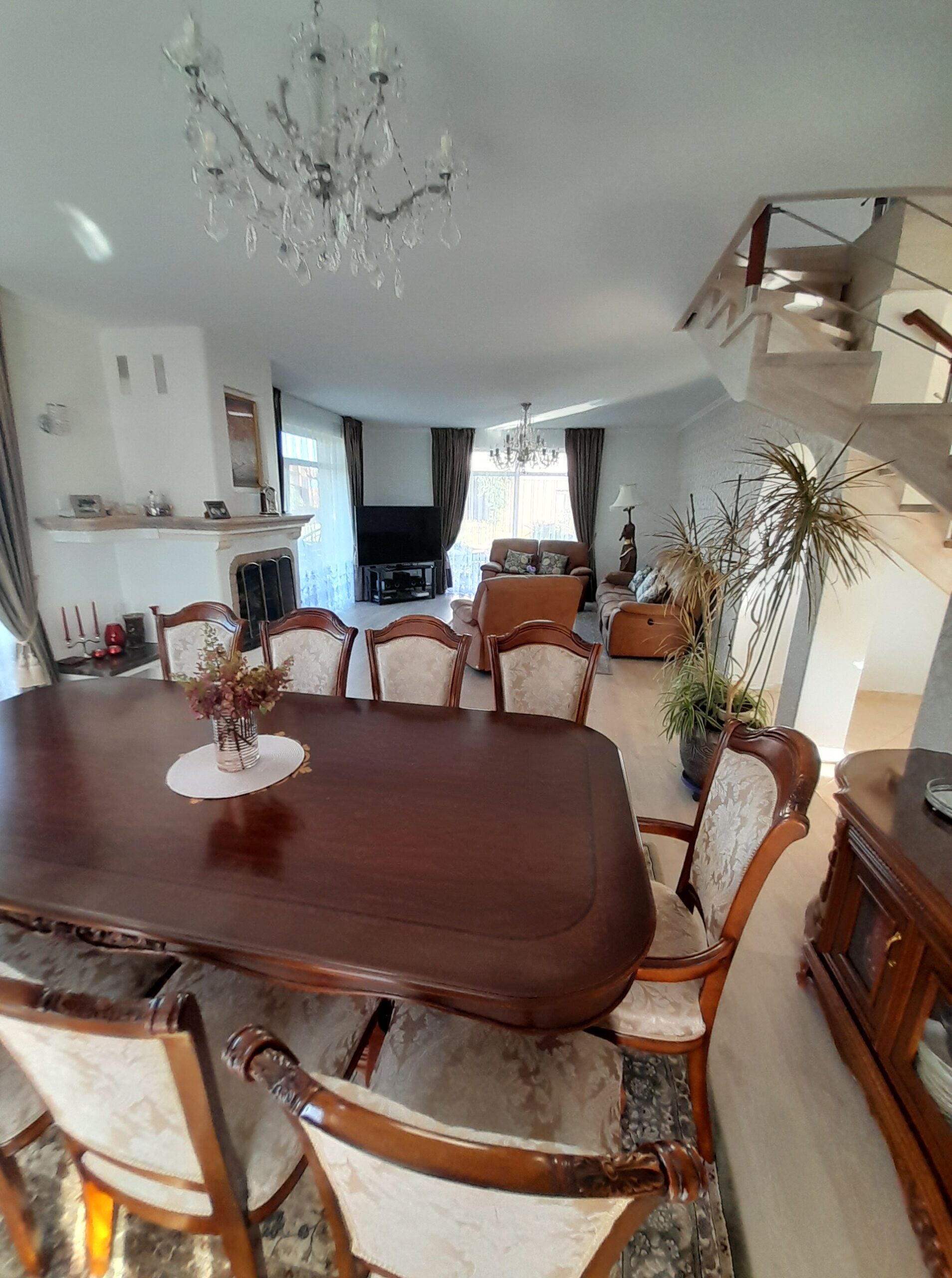 Slengių gyvenvietėje parduodamas 2 aukštų namas. Bendras plotas 170 kv.