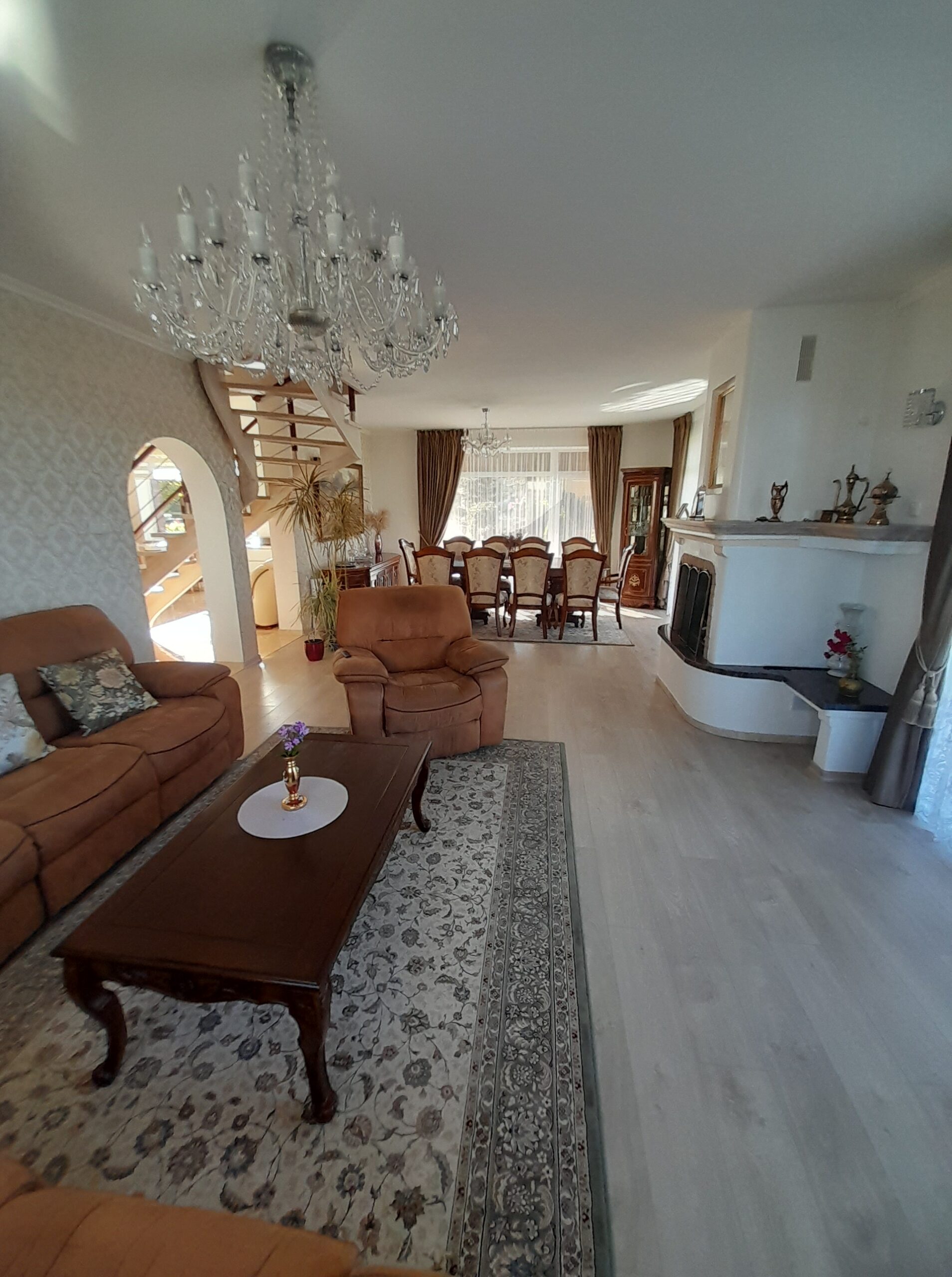 Slengių gyvenvietėje parduodamas 2 aukštų namas. Bendras plotas 170 kv.