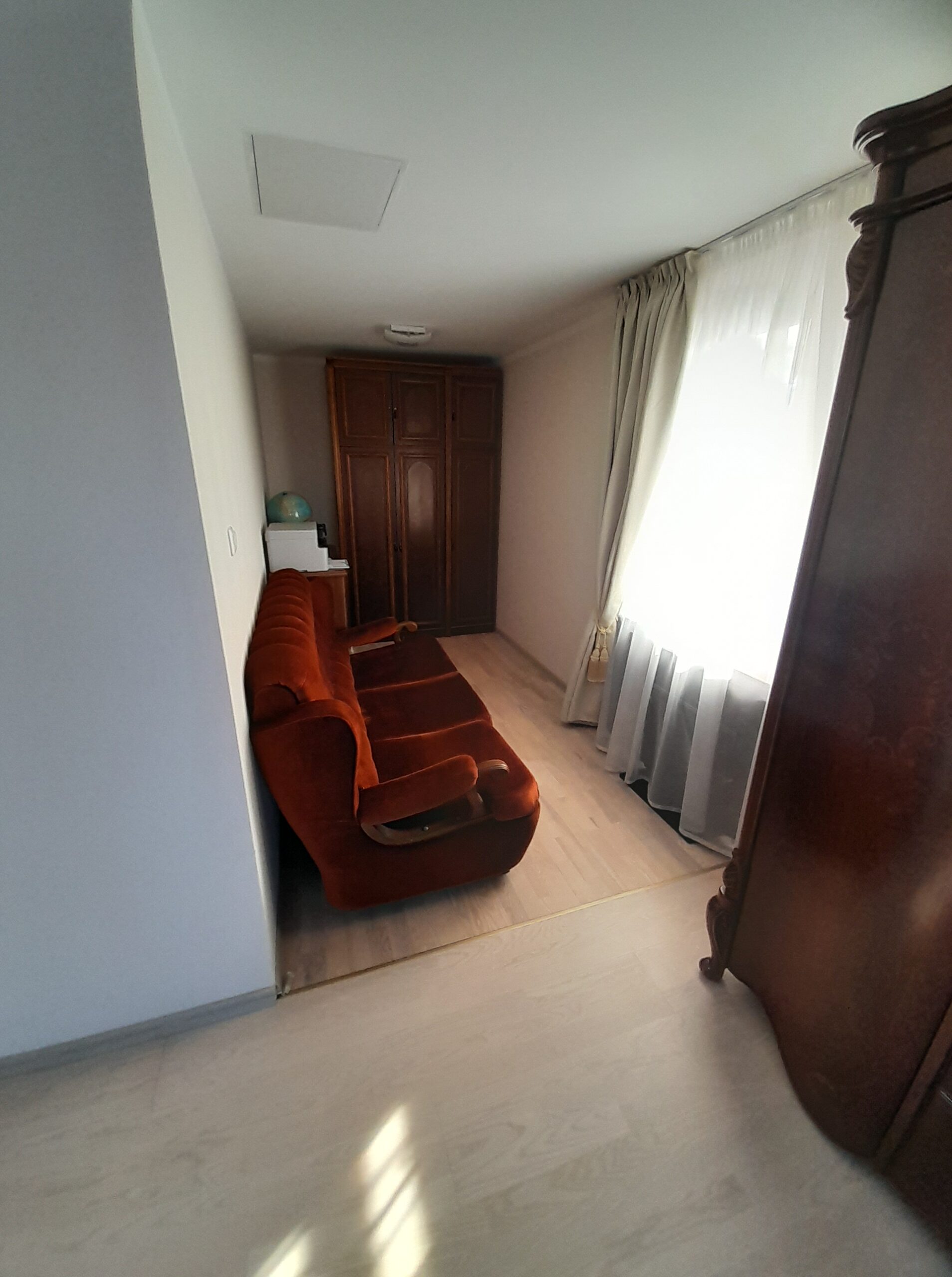 Slengių gyvenvietėje parduodamas 2 aukštų namas. Bendras plotas 170 kv.