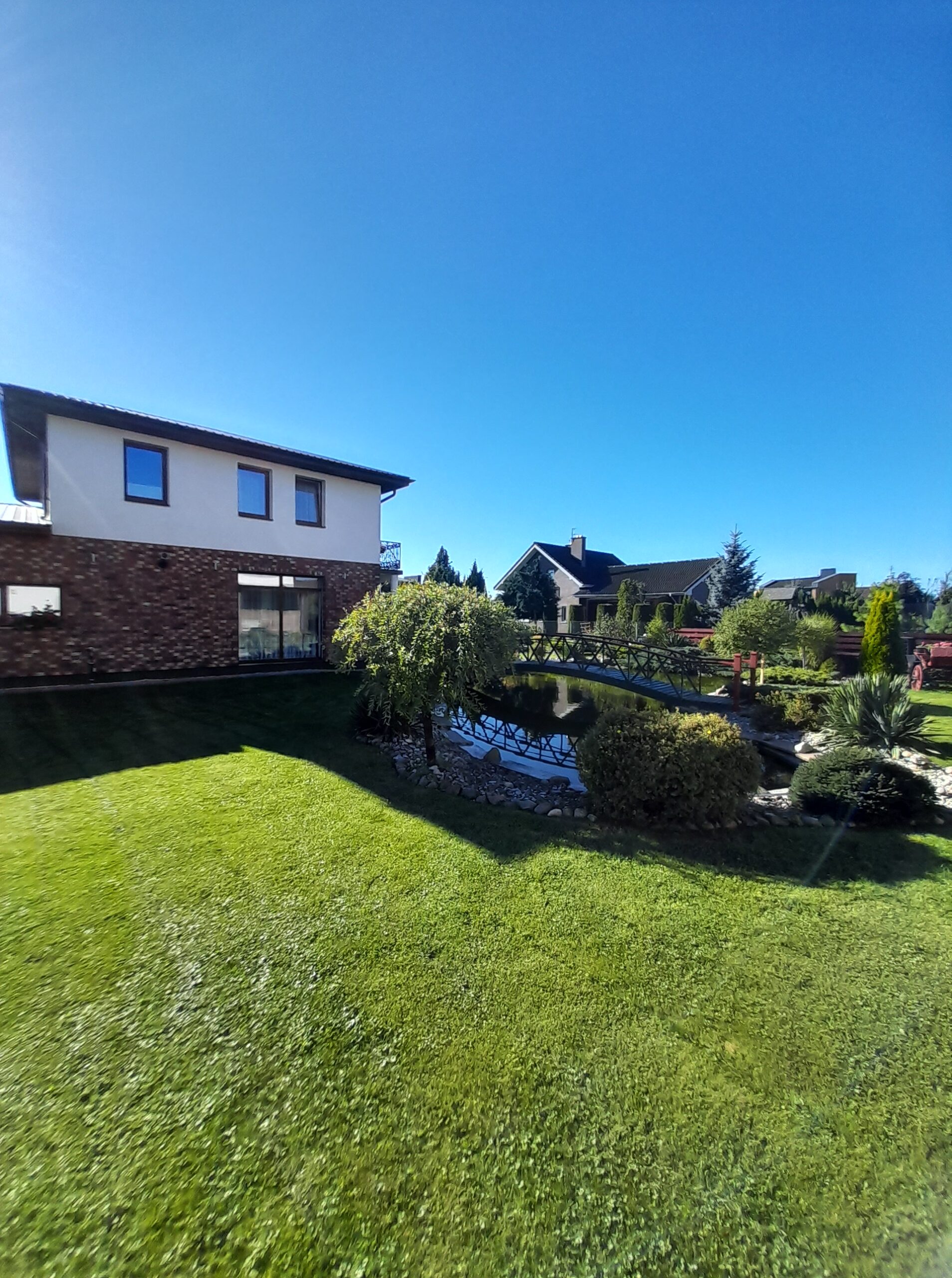 Slengių gyvenvietėje parduodamas 2 aukštų namas. Bendras plotas 170 kv.