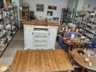 3d1-valgomojo-stalas-su-indauja