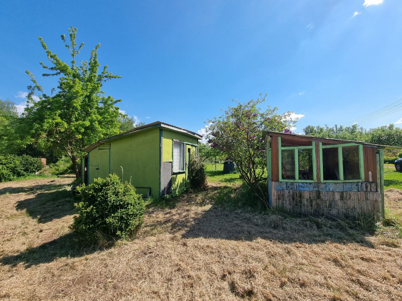 Sodas su nedideliu nameliu Panevėžio r.