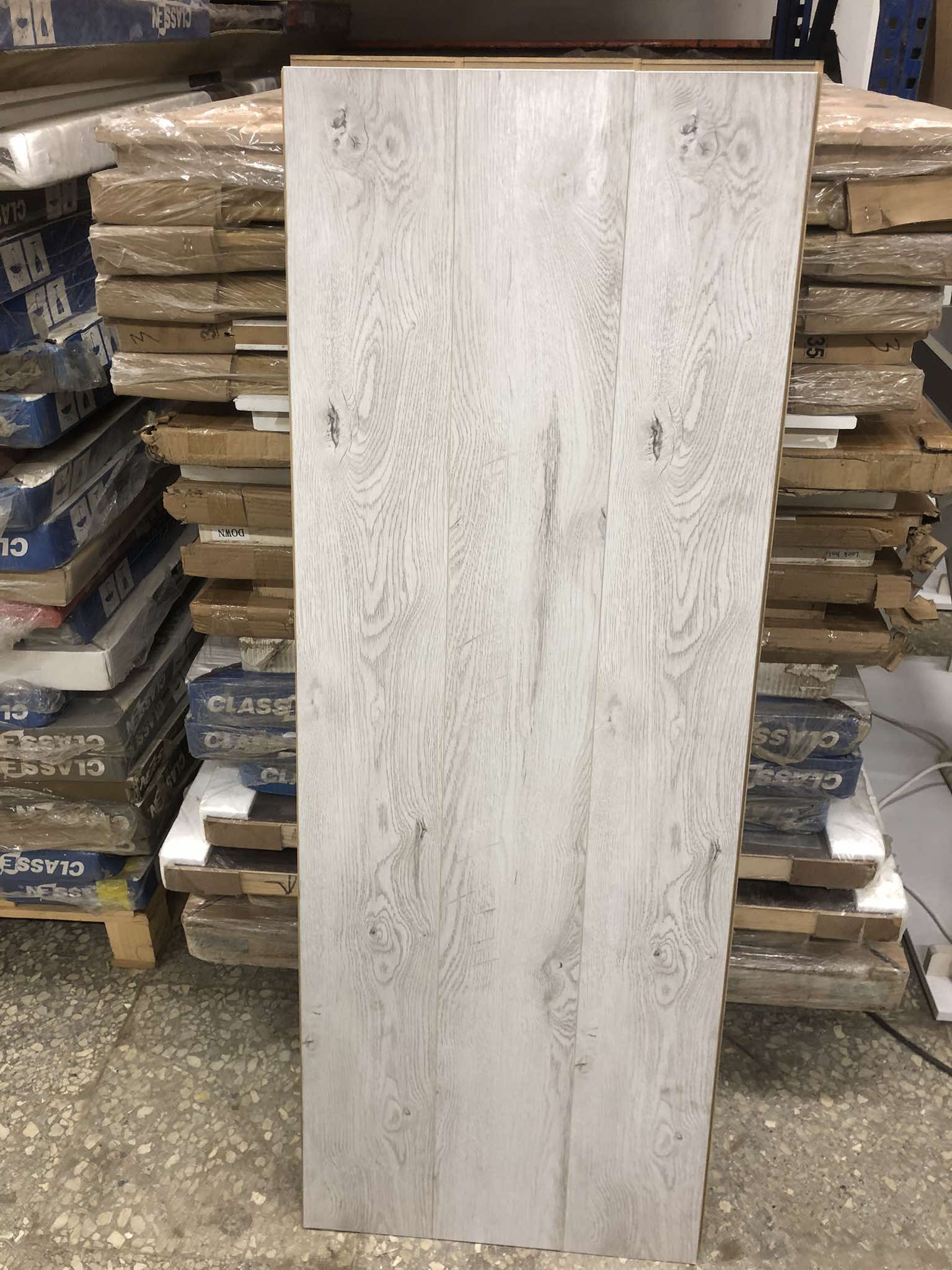 Classen laminatas ir vinilinės grindys.