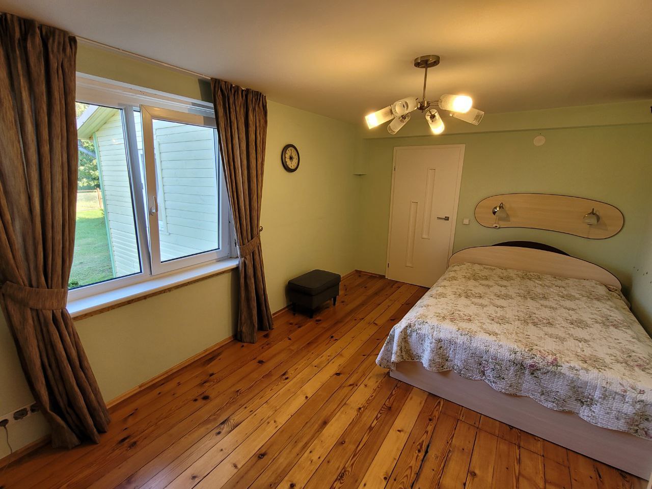 Parduodama rąstinė sodyba