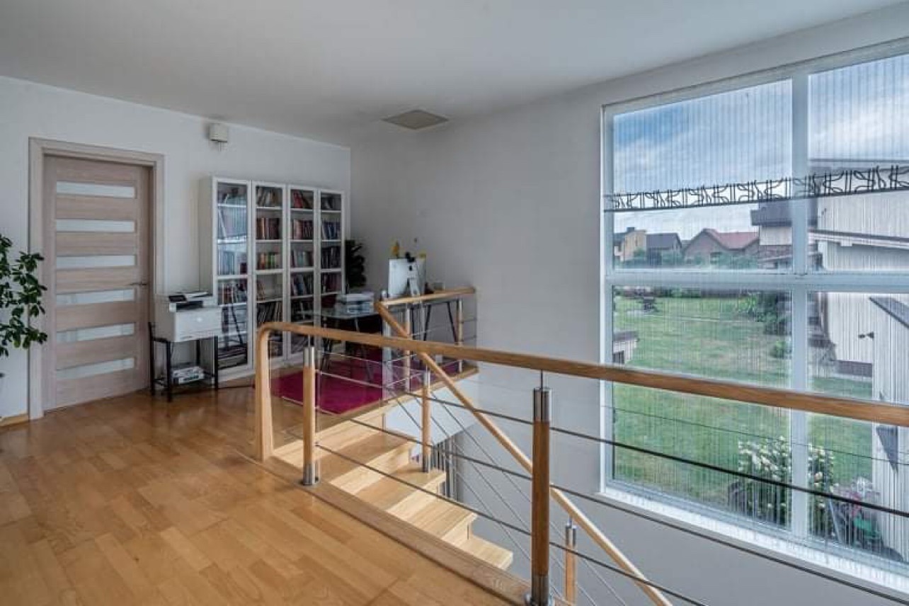 Slengių gyvenvietėje parduodamas 240 kv.m. Dviejų aukštų namas. Gražus ir saugus rajonas šalia Klaipėdos