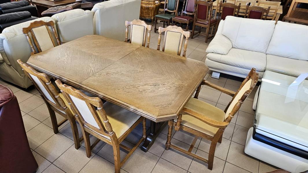 Valgomojo stalas su 7 kėdėmis