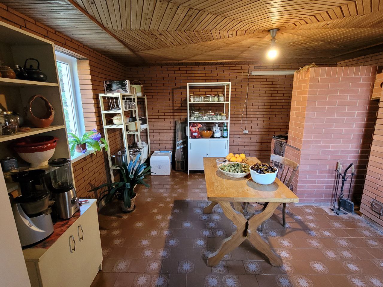 Parduodama rąstinė sodyba