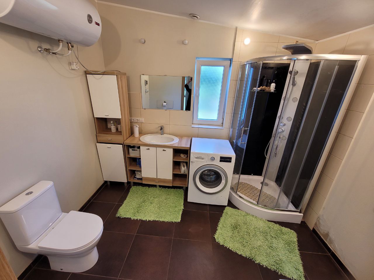 Parduodama rąstinė sodyba