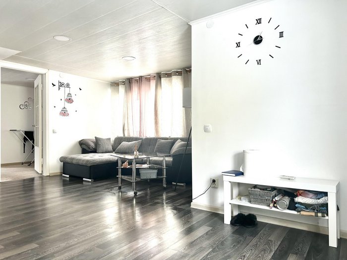 Parduodamu 2 kambarių pilnai įrengtą butą, nuosavo namo dalyje