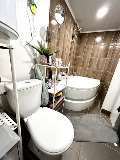 Parduodamu 2 kambarių pilnai įrengtą butą, nuosavo namo dalyje