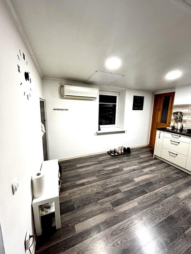 Parduodamu 2 kambarių pilnai įrengtą butą, nuosavo namo dalyje