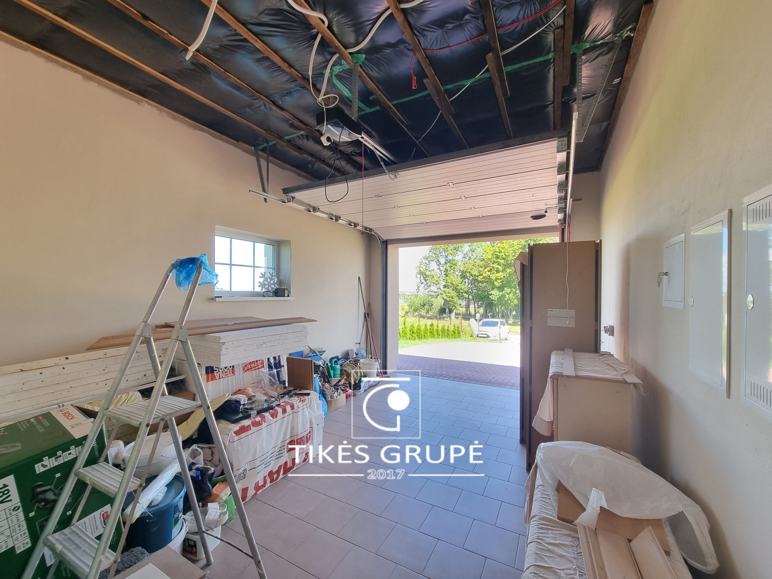 Klaipėdos raj., Slengiuose., Išskirtinėje vietoje, ant kalvos, parduodamas 151.98 kv.m mūrinis namas su garažu. Sklypas 8 arai.