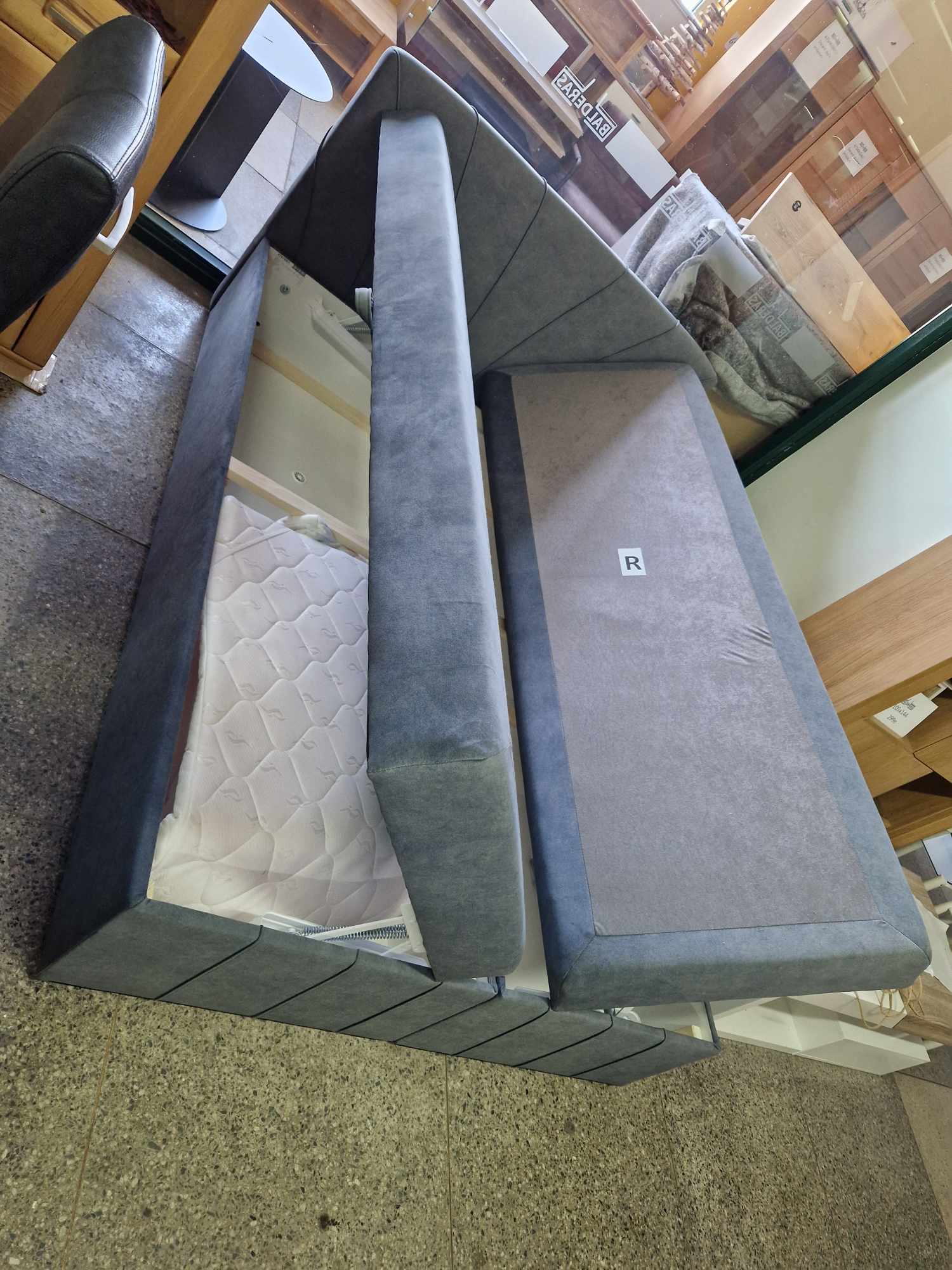 Lova “Kairo” 140x200cm su patalynės dėže