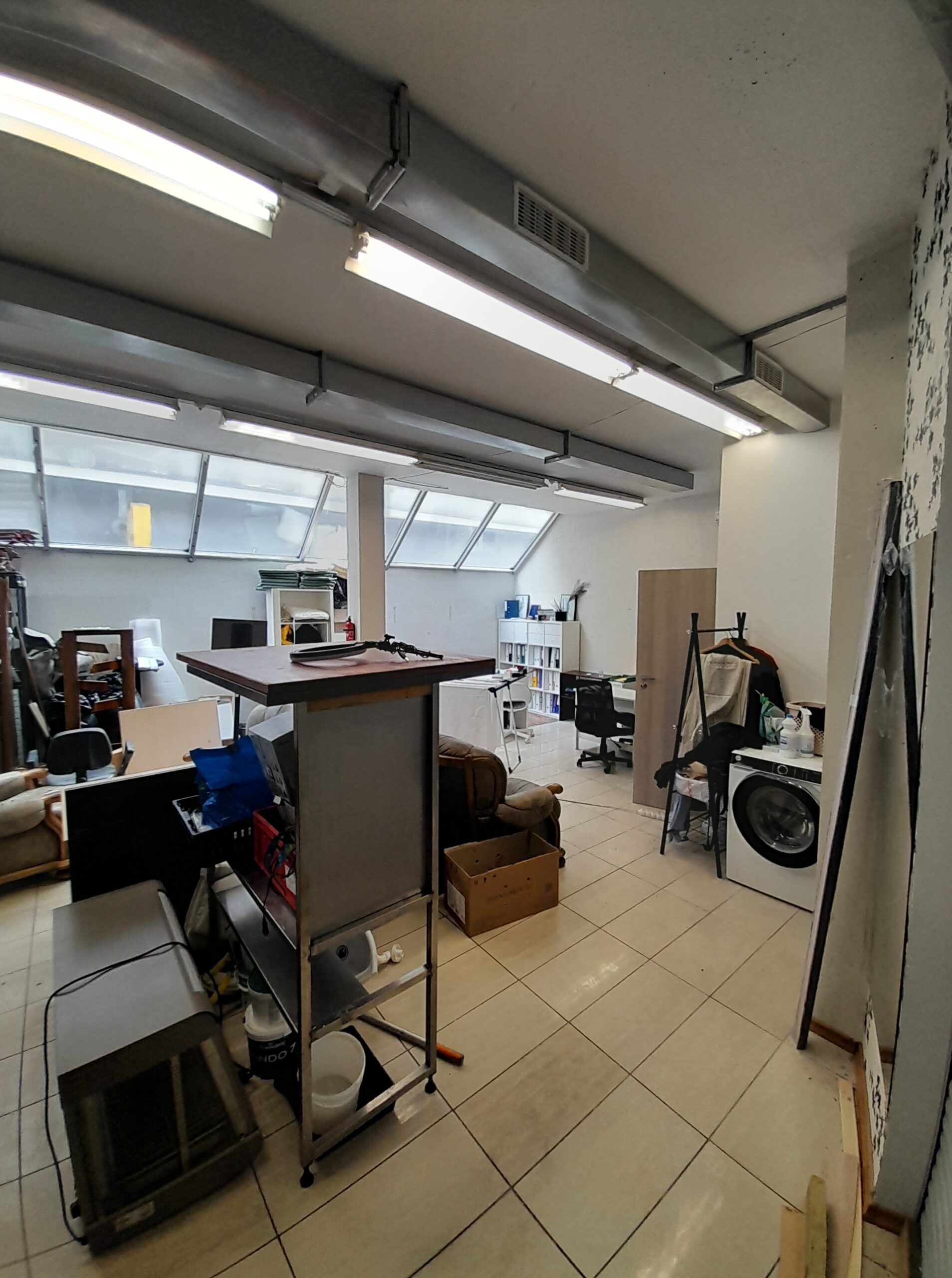 Išnuomojamos 49 kv.m. Patalpos, ofisui, grožio salonui, prekybai. Senamiestyje.