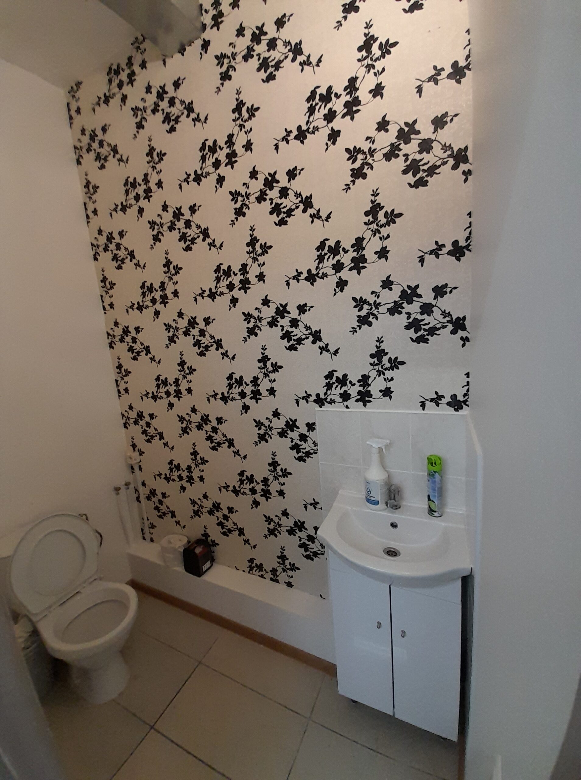 Išnuomojamos 49 kv.m. Patalpos, ofisui, grožio salonui, prekybai. Senamiestyje.