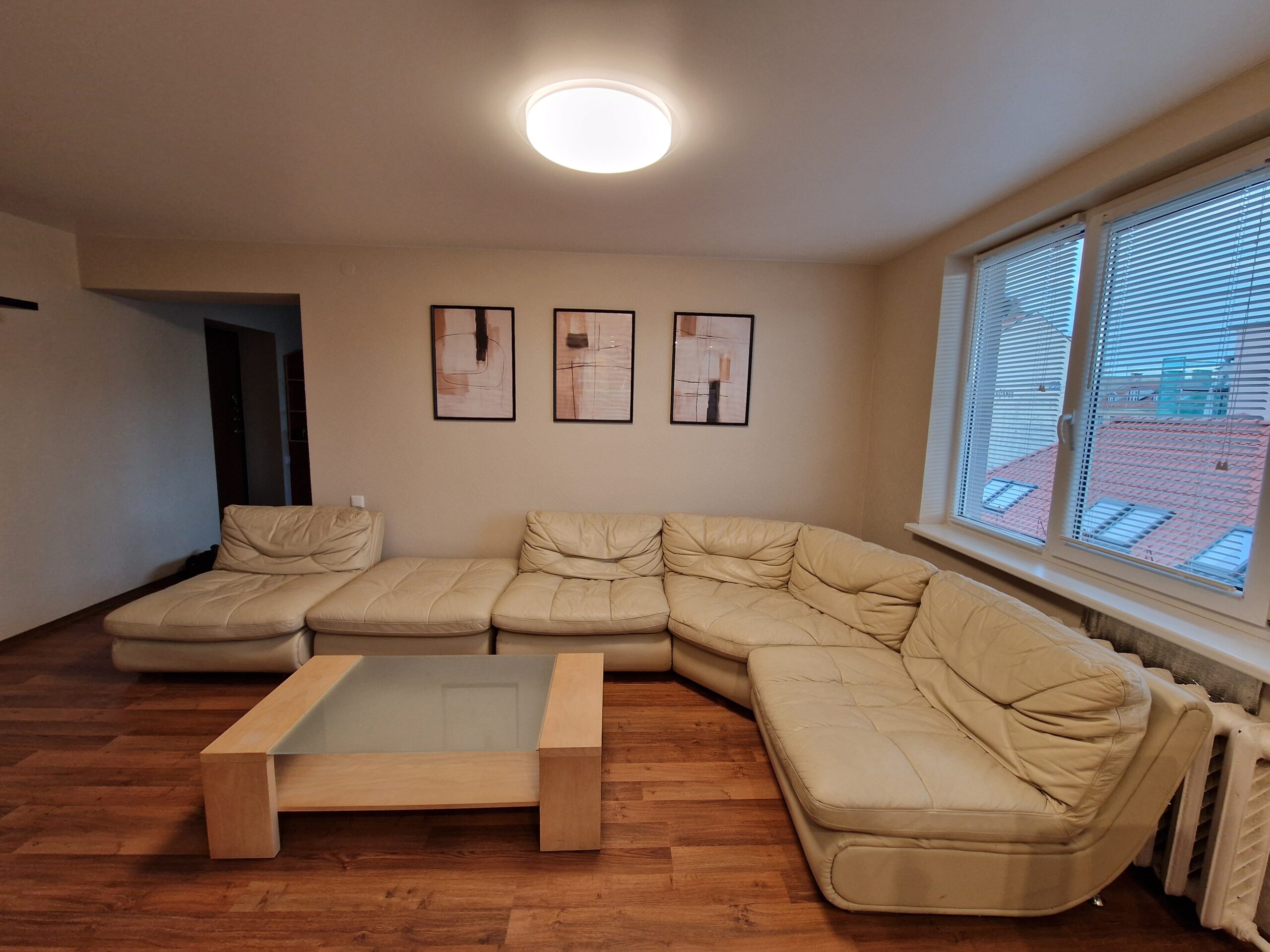 Išnuomuojamas jaukus, labai šiltas, suremontuotas, 2,5 kambario (2 + holas) butas. Klaipėda