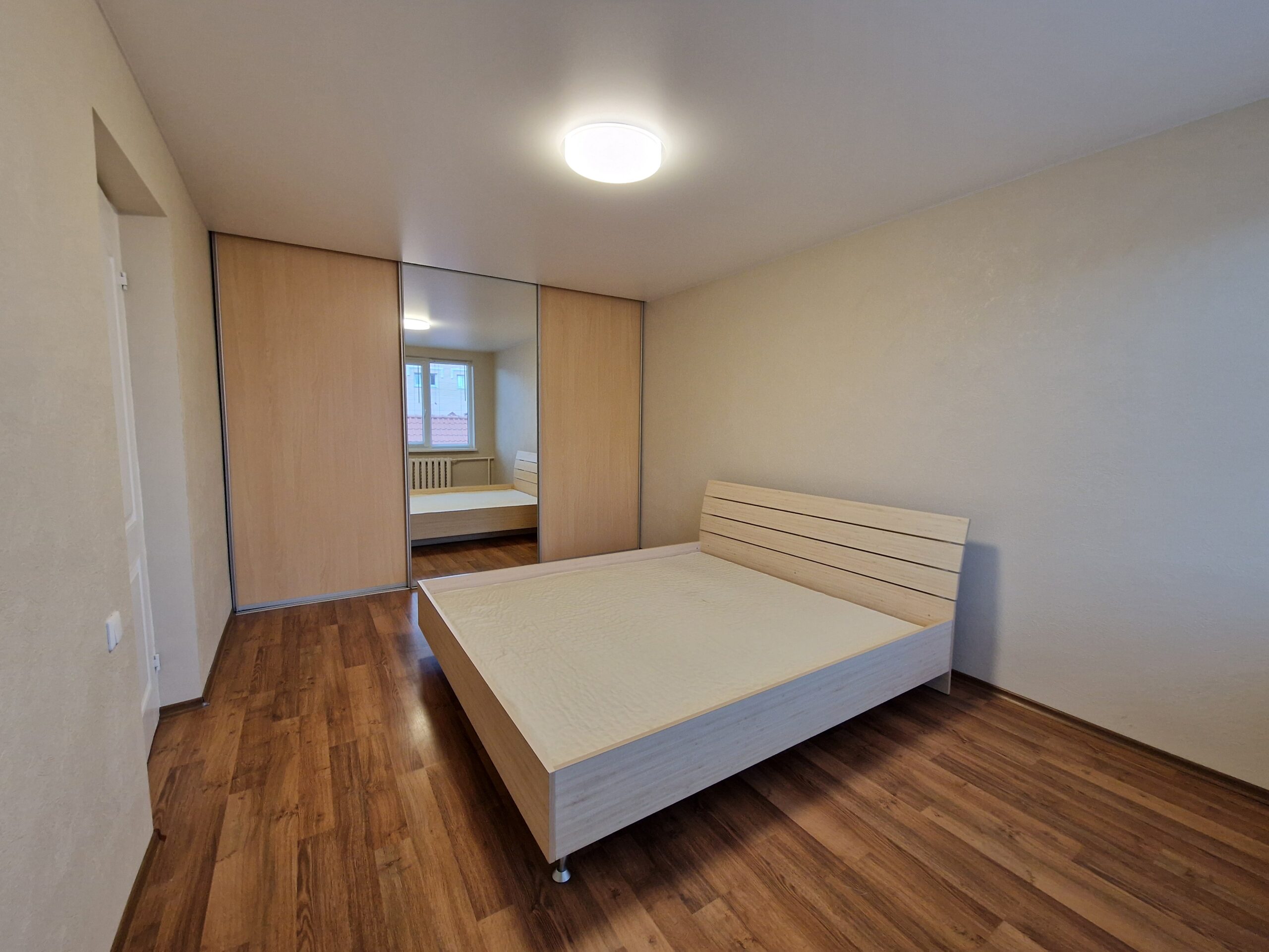 Išnuomuojamas jaukus, labai šiltas, suremontuotas, 2,5 kambario (2 + holas) butas. Klaipėda
