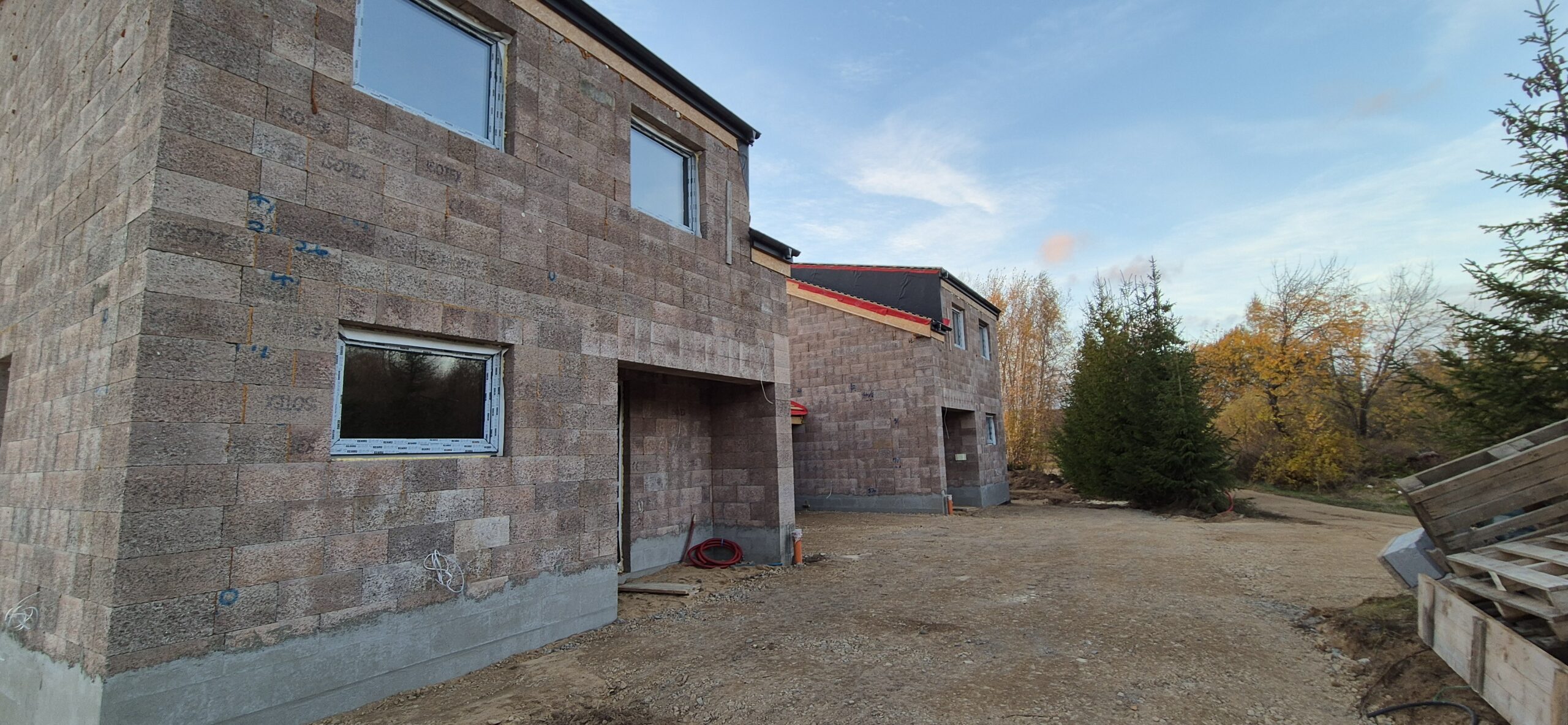 Dvibutis namas Vilniaus raj. prie pat Riešės ežero