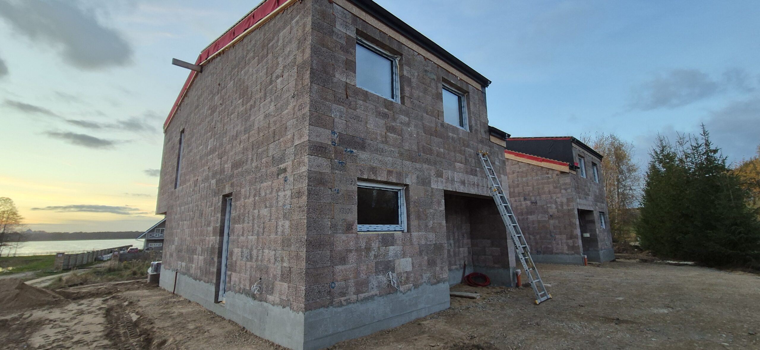 Dvibutis namas Vilniaus raj. prie pat Riešės ežero