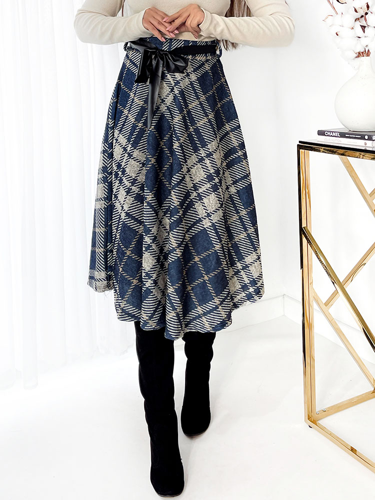 Languotas sijonas iš šiltesnio krentančio audinio