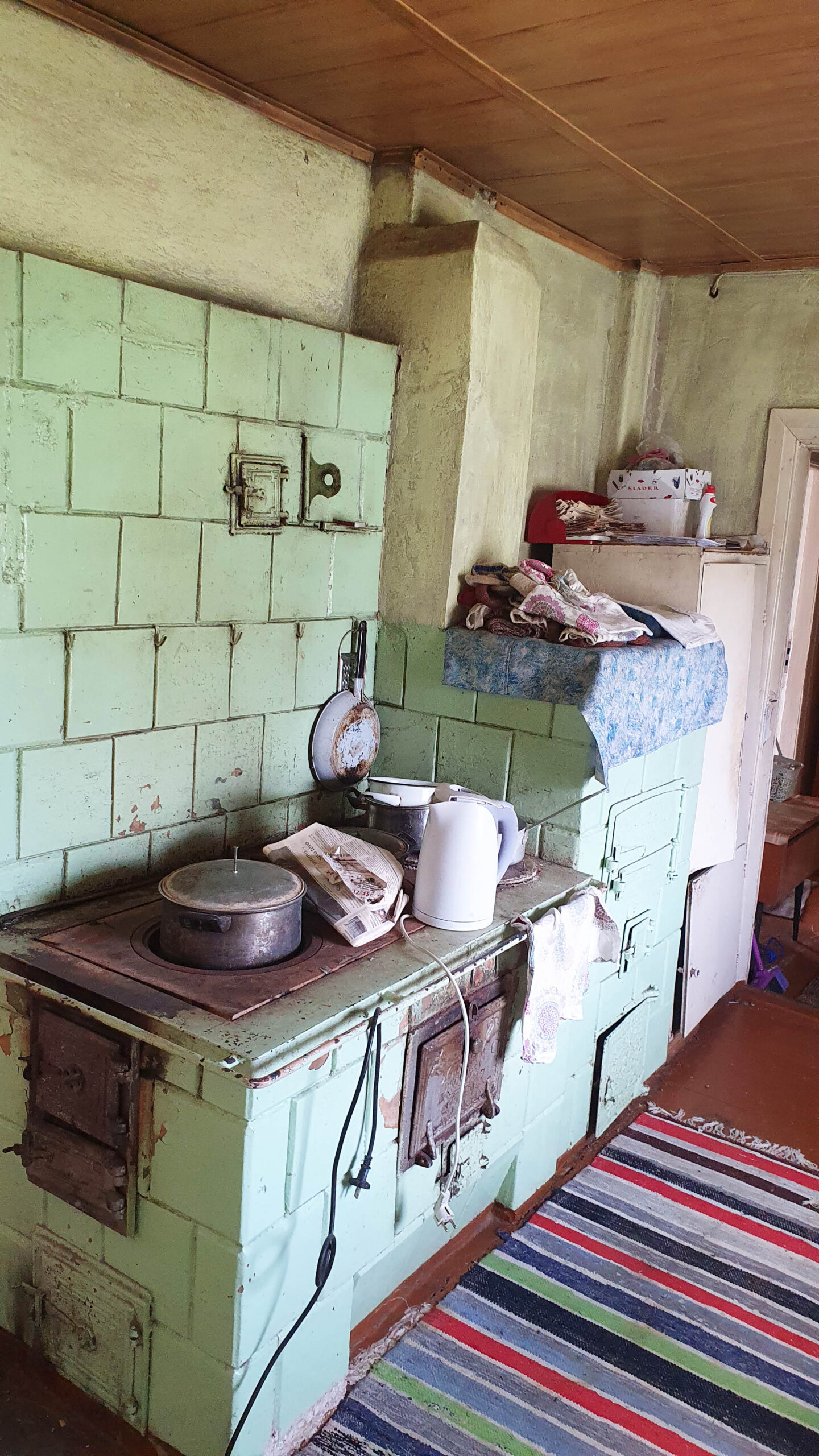 Parduodamas medinis apmūrytas namas.