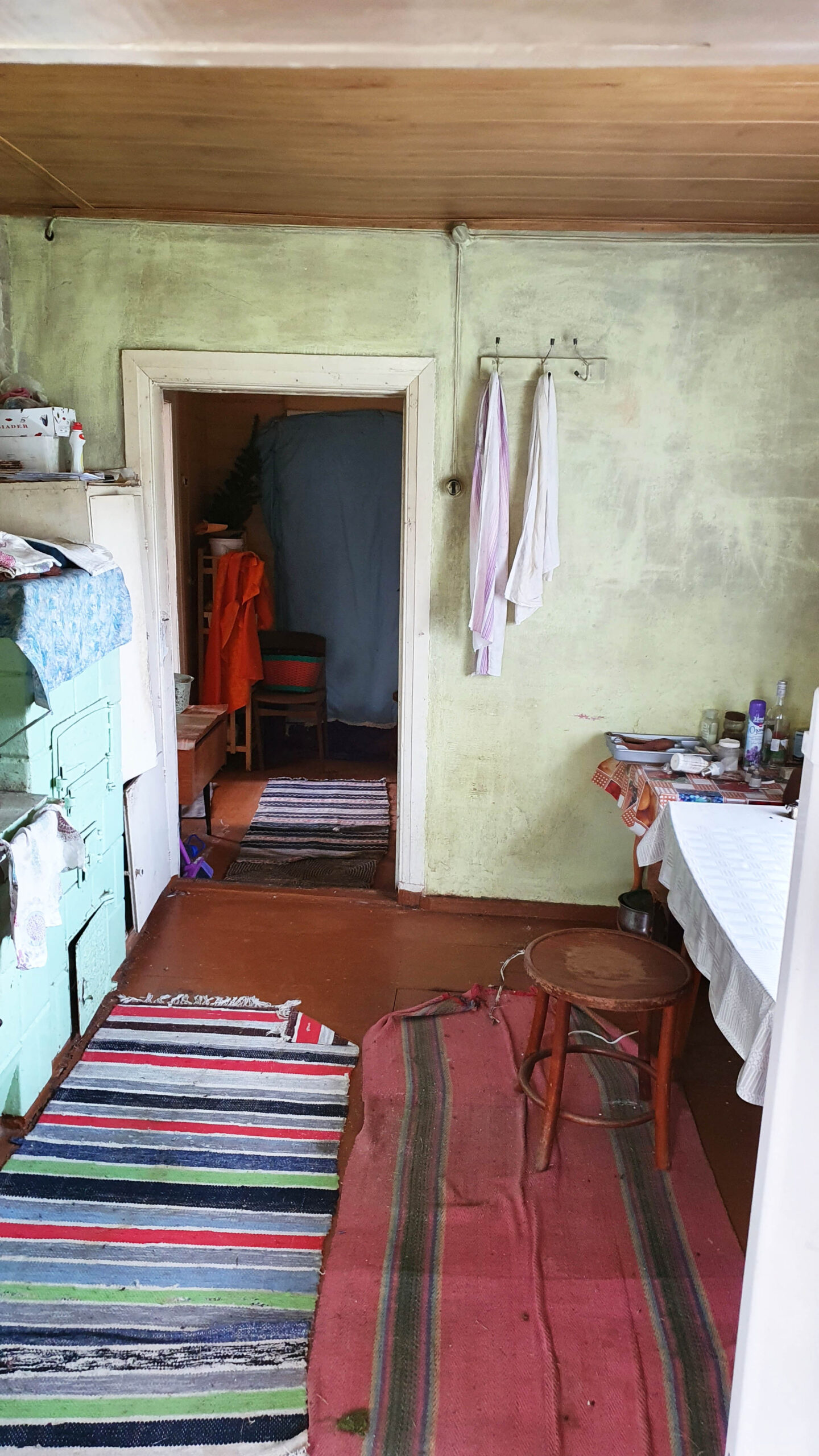 Parduodamas medinis apmūrytas namas.