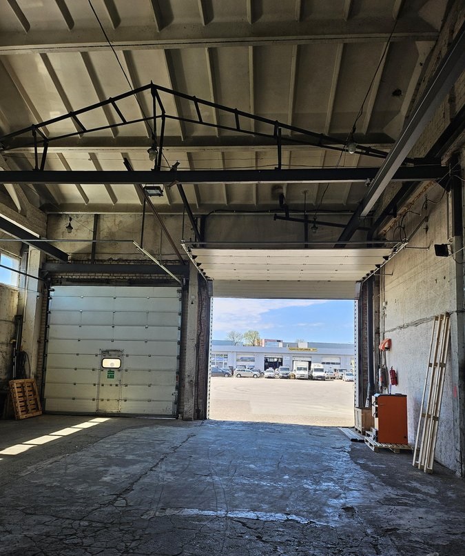 Išnuomojamos 427 kv.m. Patalpos Tilžės g. Klaipėda. Sandėliavimo, gamybos, prekybos veiklai