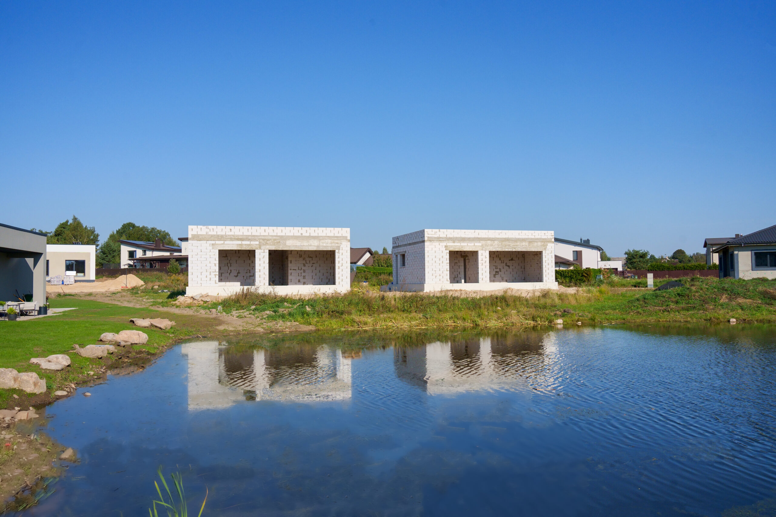 Parduodamas mūrinis sodo namas