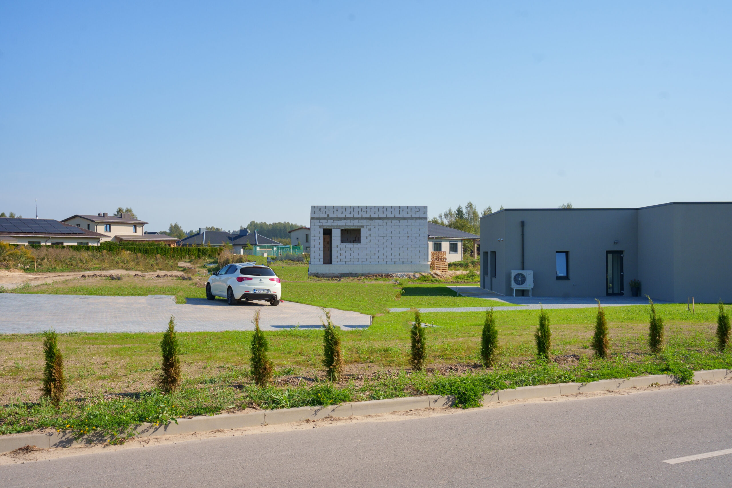 Parduodamas mūrinis sodo namas