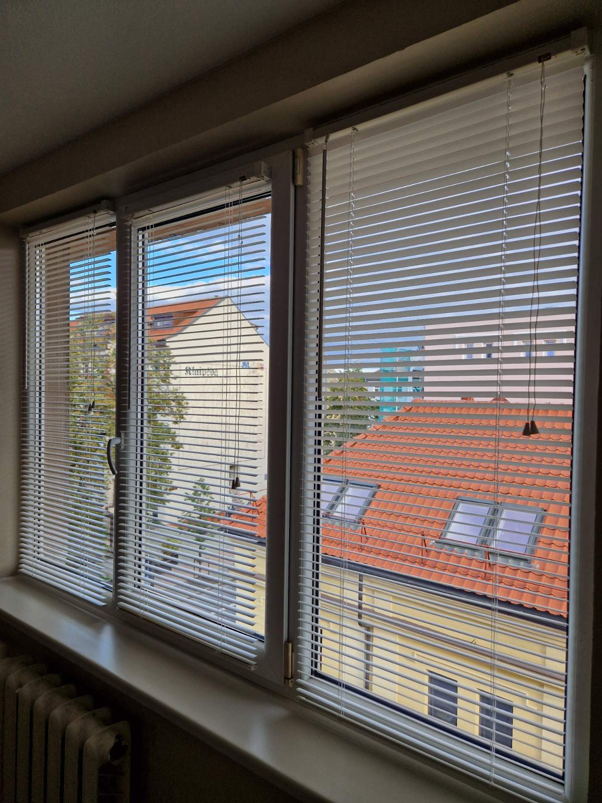 Išnuomuojamas jaukus, labai šiltas, suremontuotas, 2,5 kambario (2 + holas) butas. Klaipėda