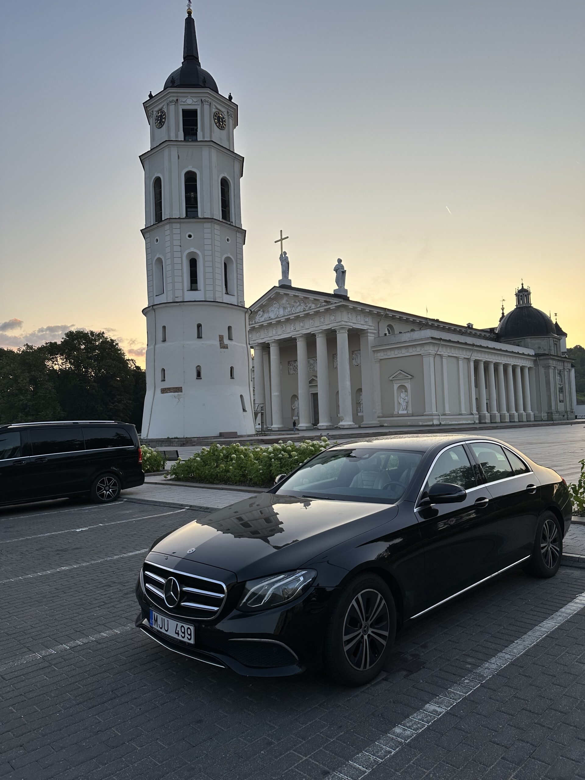 Prabangių automobilių nuoma su vairuotojais Lietuvoje – 15+ metų patirtis