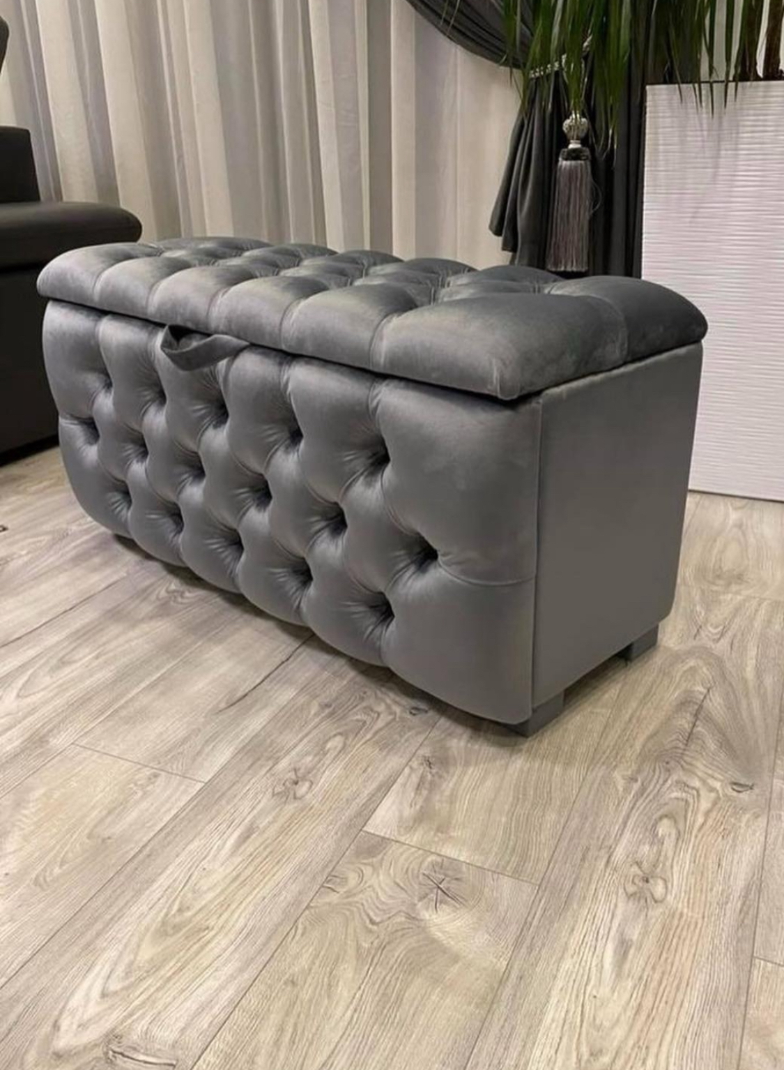 Batų dėžės, minkštasuoliai batams, batų suoliukai