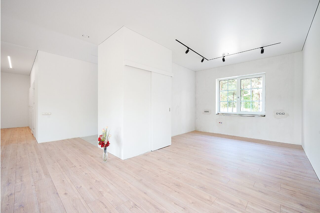 Parduodamas mūrinis namas