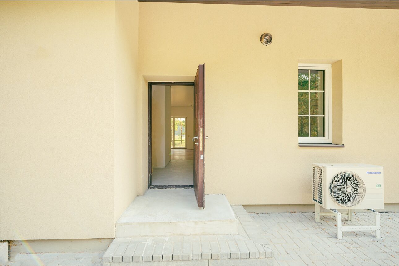 Parduodamas mūrinis namas