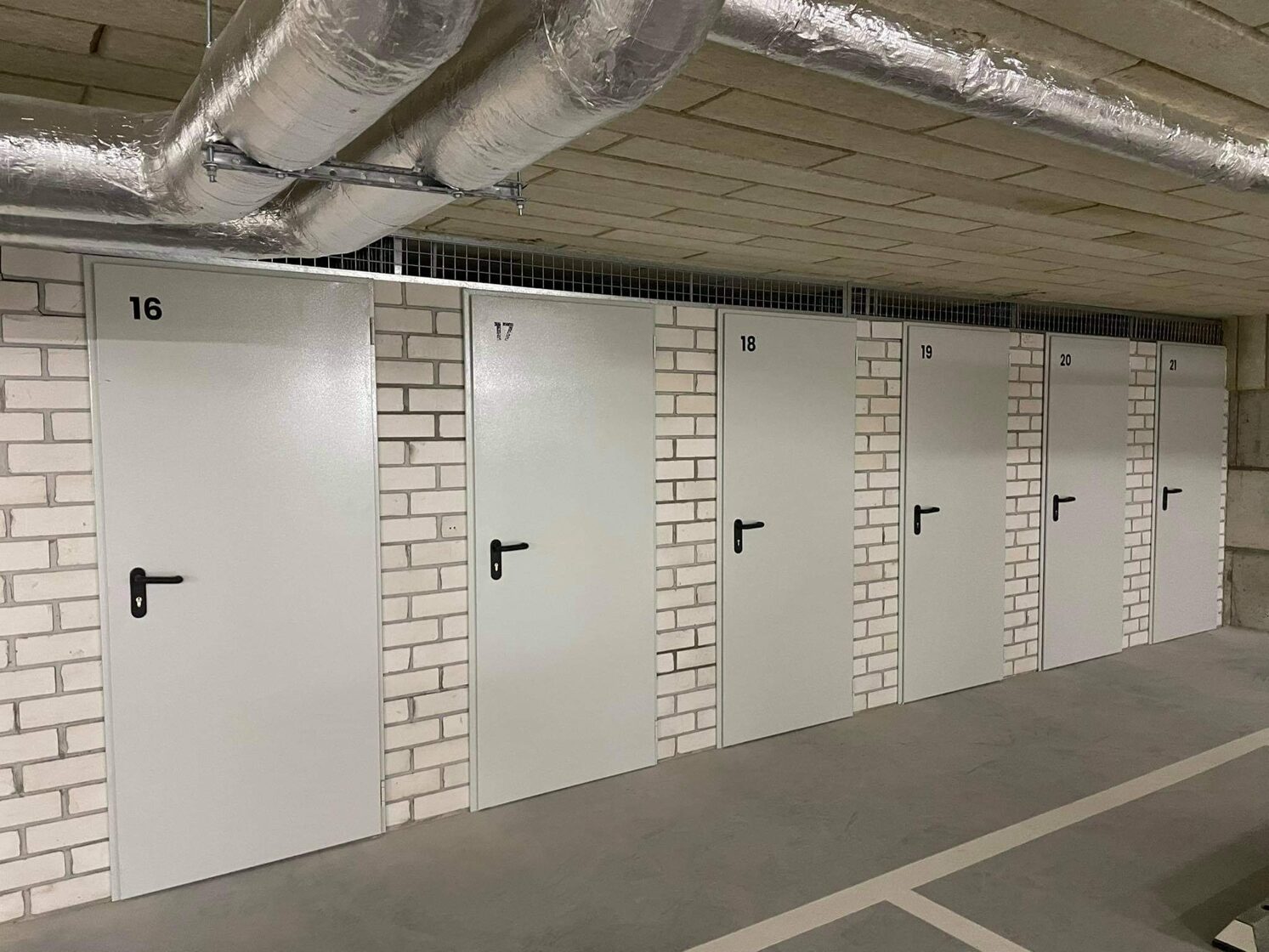 VISŲ TIPŲ DURYS, LANGAI, KONSTRUKCIJOS, GAMYBA, MONTAVIMAS, KONSULTAVIMAS