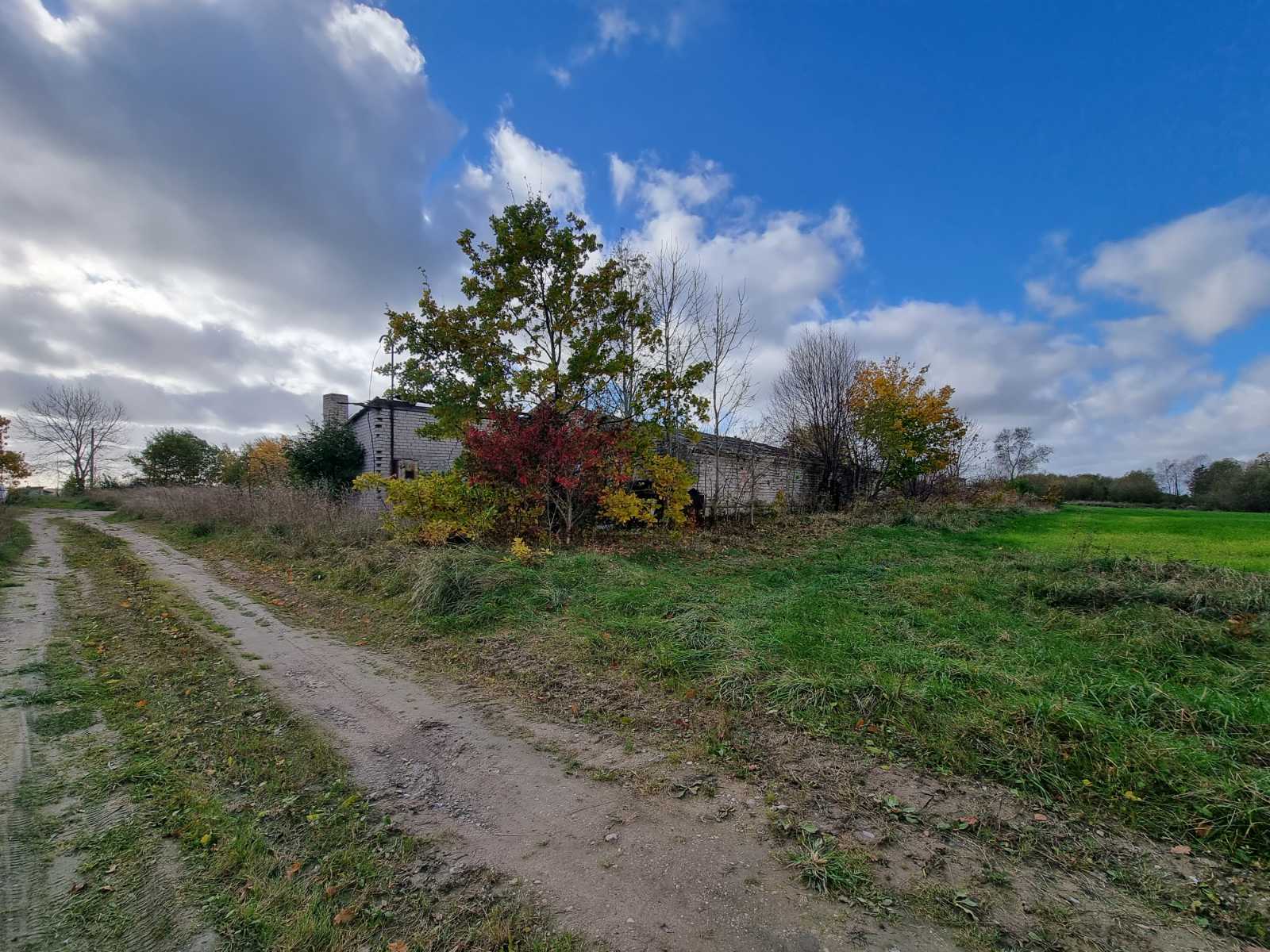 Parduodamas žemės ūkio paskirties sklypas su pastatais Smilgynų km.!