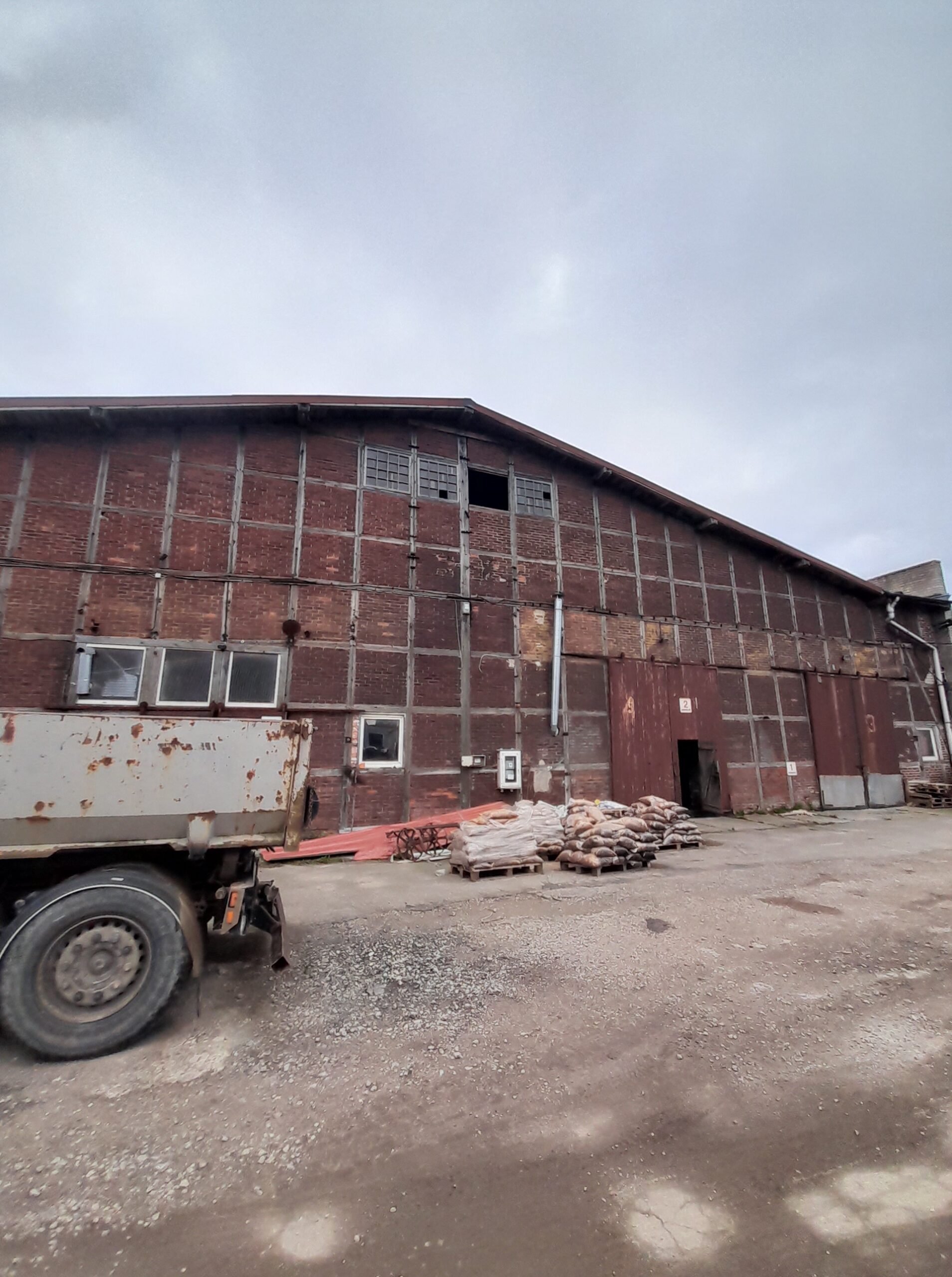 Išnuomojamos įvairios sandėliavimo, gamybinės patalpos Artojo g. Klaipėdoje