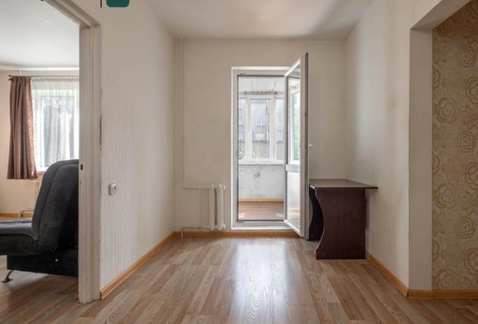 Parduodamas 1k.butas su holu