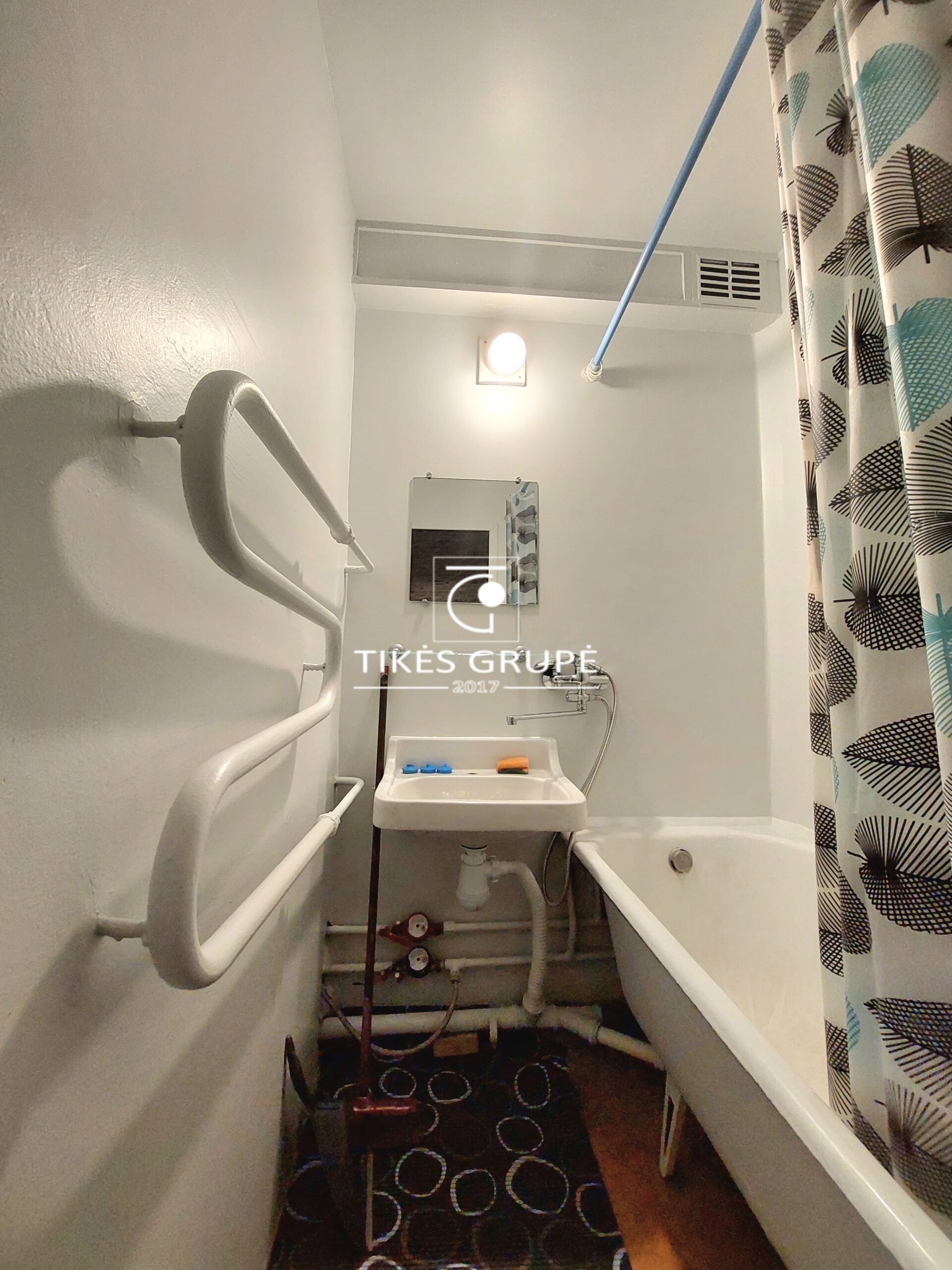 Parduodamas 1 kambario butas su balkonu