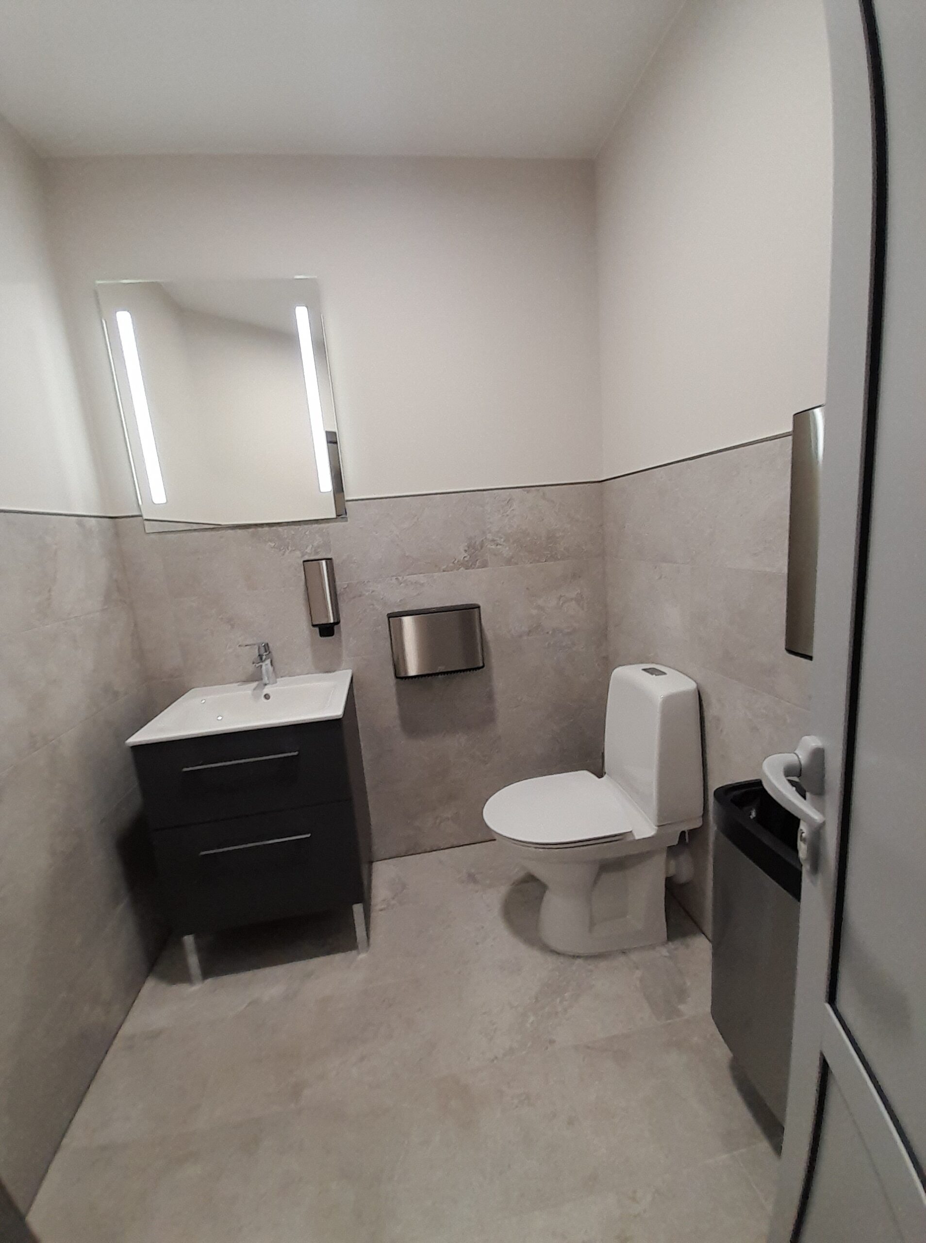 Išnuomojamos administracinės patalpos Svajonės g. 86 kv.m.