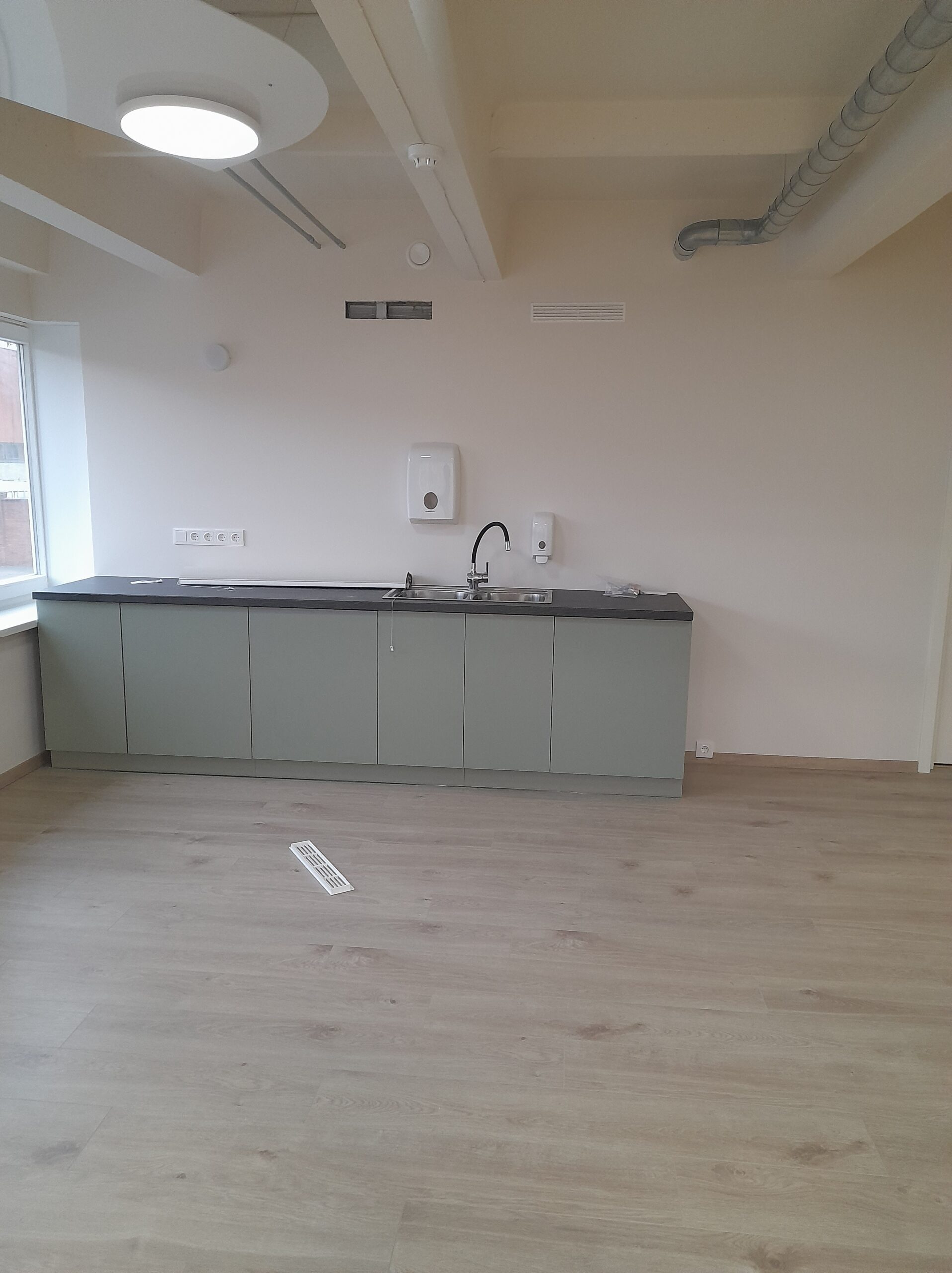 Patalpų nuoma darželiui ar vaikų žaidimų kambariui. Patalpas galima pritaikyti bet kokiai kitai veiklai.