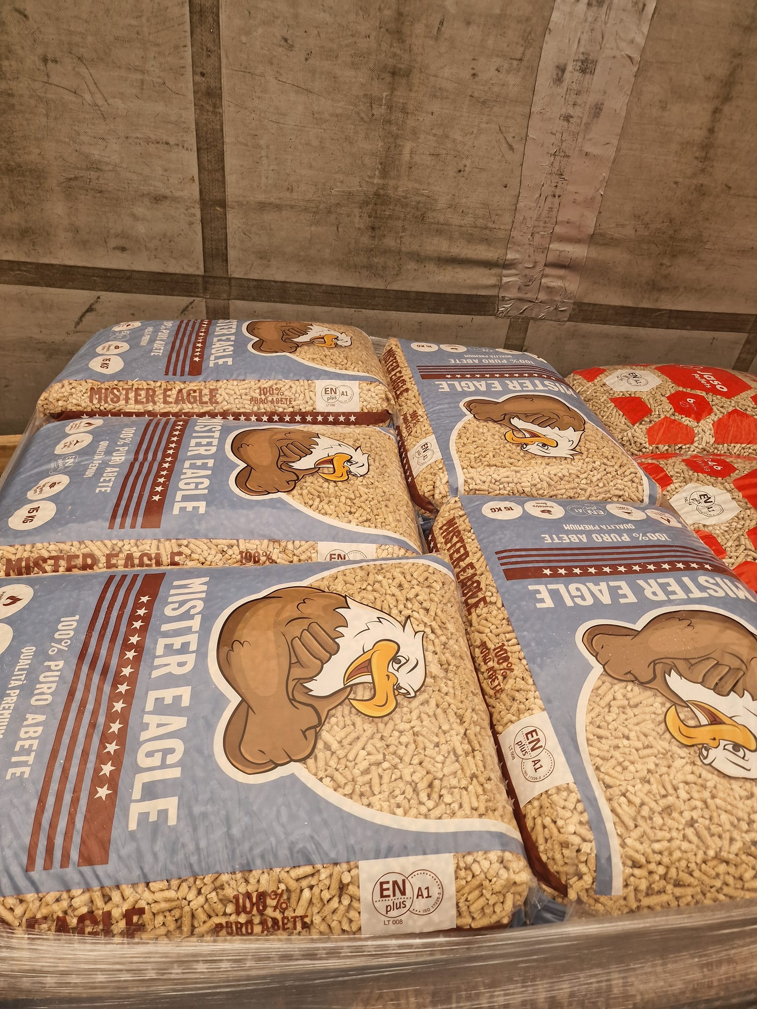 Medžio granulės tona 215€