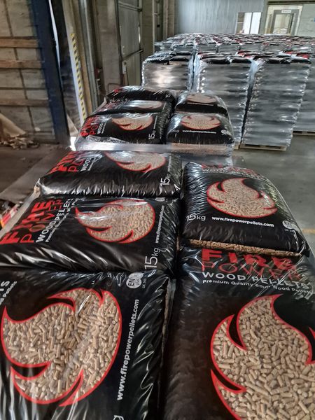 Medžio granulės tona 215€