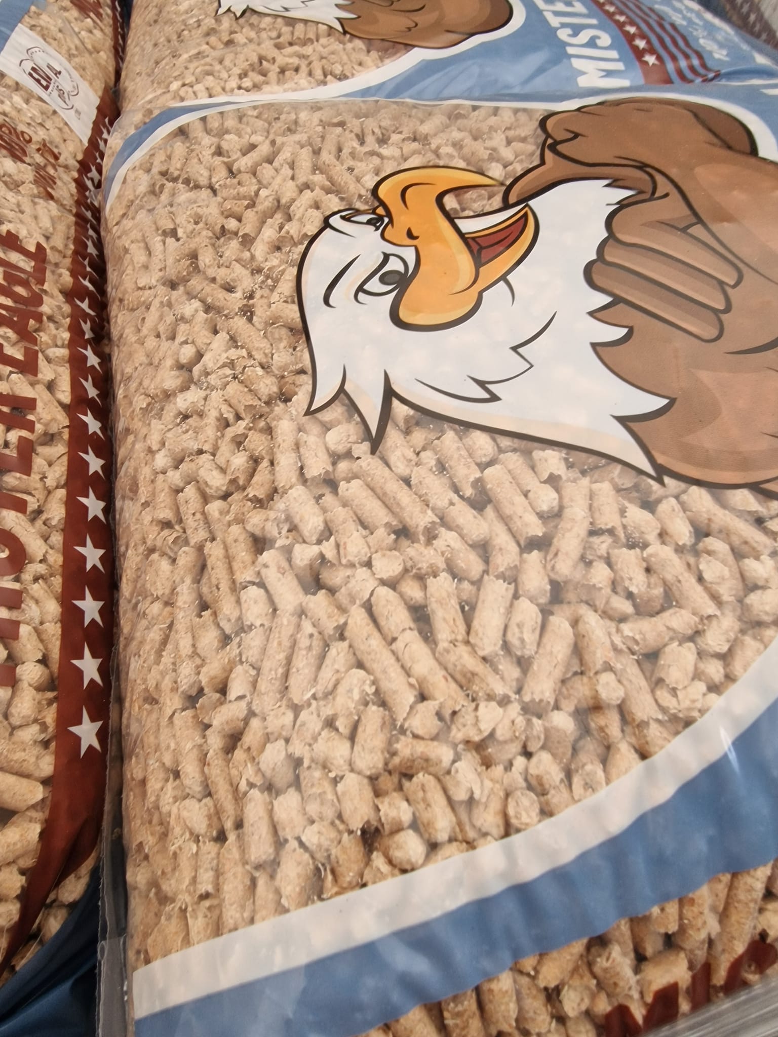 Medžio granulės tona 215€