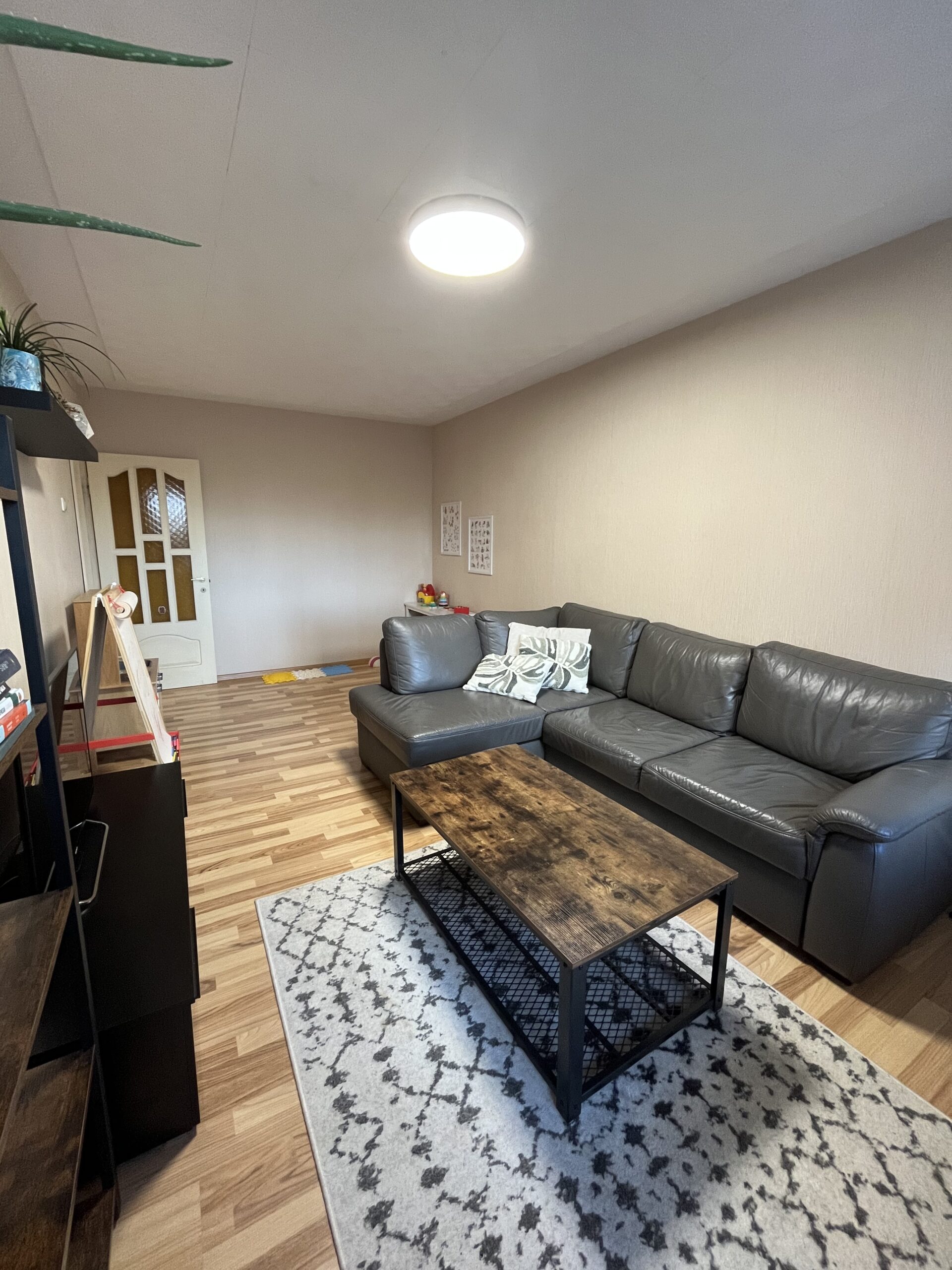 Parduodamas 2 kambarių butas Gargžduose.