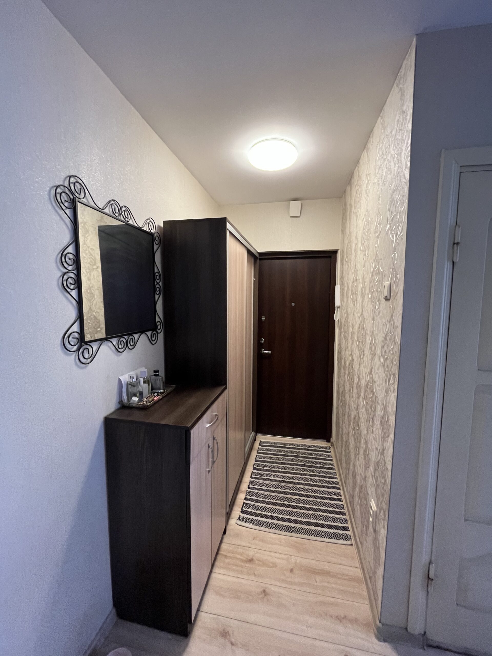 Parduodamas 2 kambarių butas Gargžduose.